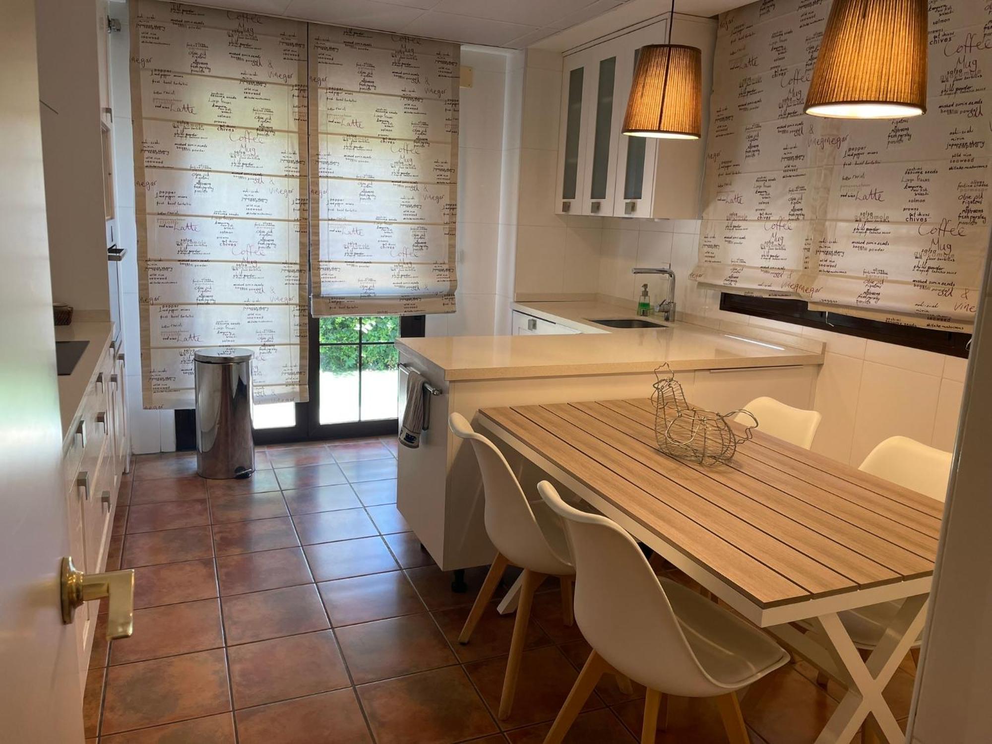 Casa En Ruta De La Plata Con Piscina Comunitaria * Guillena